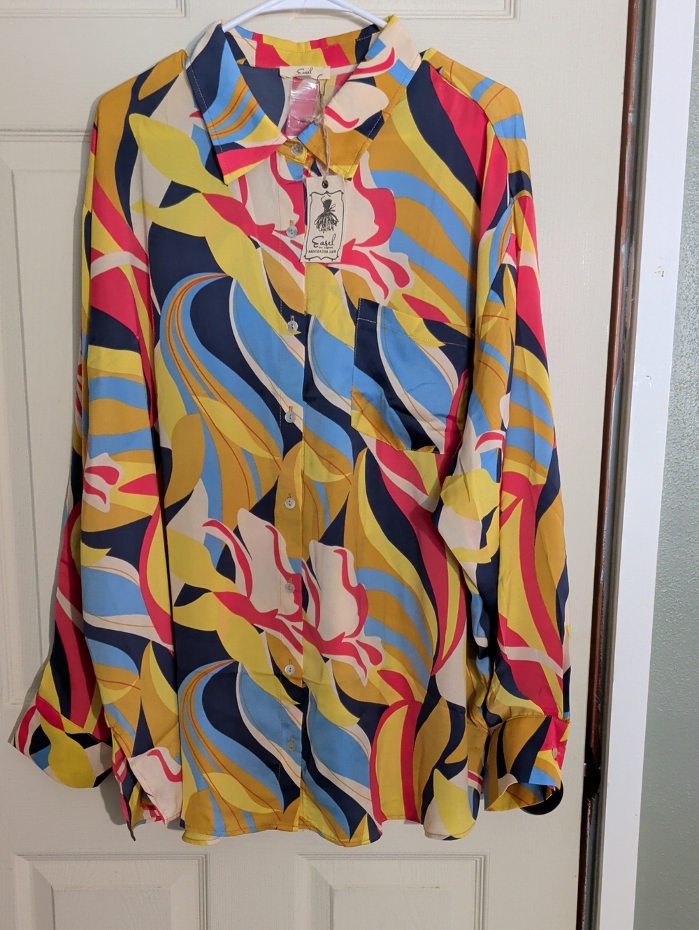 Easel NWT 1X Button Down Top